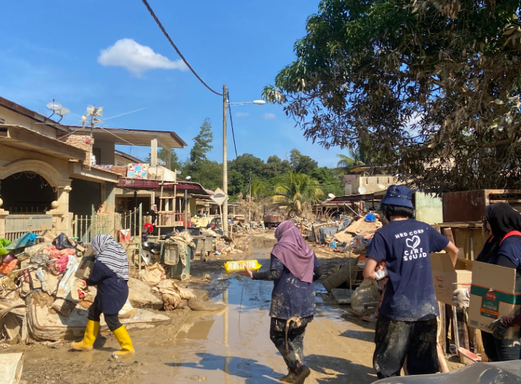 Vit’s CSR flood relief program delivering food aid to flood victims in Pahang