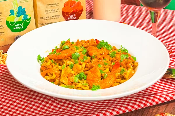 Veggie Peanut Spicy Noodle with Vit’s Air Dried Spinach and Tomato Noodles