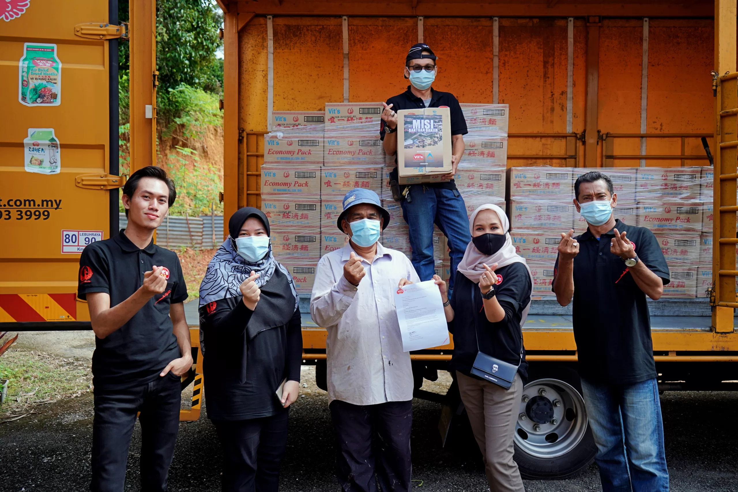 Vits team with volunteer group picture