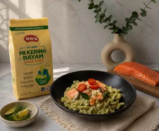 Creamy salmon spinach noodles made with Vit’s air-dried noodles, tender salmon, cheesy sauce, and aromatic curry leaves. A quick and easy noodle recipe ready in 30 minutes.